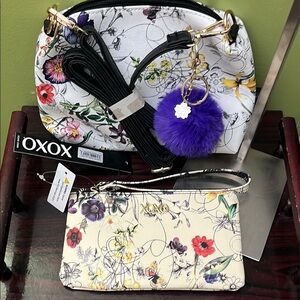 🆕 XOXO Floral Women's Wristlet & Purse Set